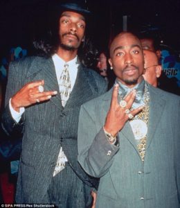 Tupac e Snoop Dogg, colleghi ed amici, agli MTV Music Awards