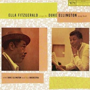 Ella Fitzgerald Sings the Duke Ellington Songbook vede la favolosa Mamma del Jazz cantare accompagnata dall'Orchestra di Duke Ellington.